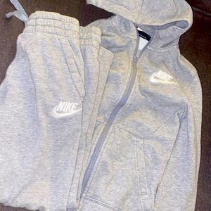 Boys Nike Jogging Suit (S)